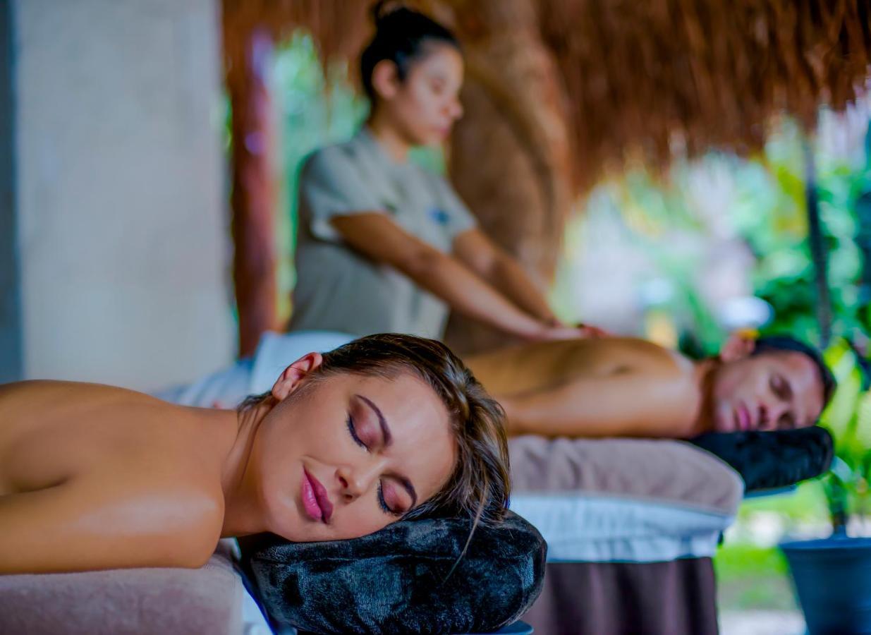 Magic Blue Spa Boutique Hotel Adults Only Πλάγια Ντελ Κάρμεν Εξωτερικό φωτογραφία Massage at a spa