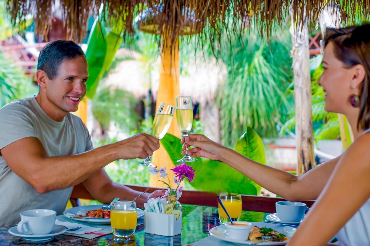 Magic Blue Spa Boutique Hotel Adults Only Πλάγια Ντελ Κάρμεν Εξωτερικό φωτογραφία A couple dining at a restaurant