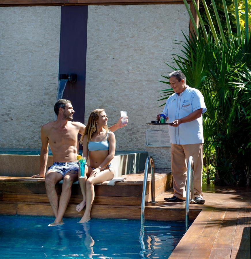 Magic Blue Spa Boutique Hotel Adults Only Πλάγια Ντελ Κάρμεν Εξωτερικό φωτογραφία A butler serving drinks at a resort